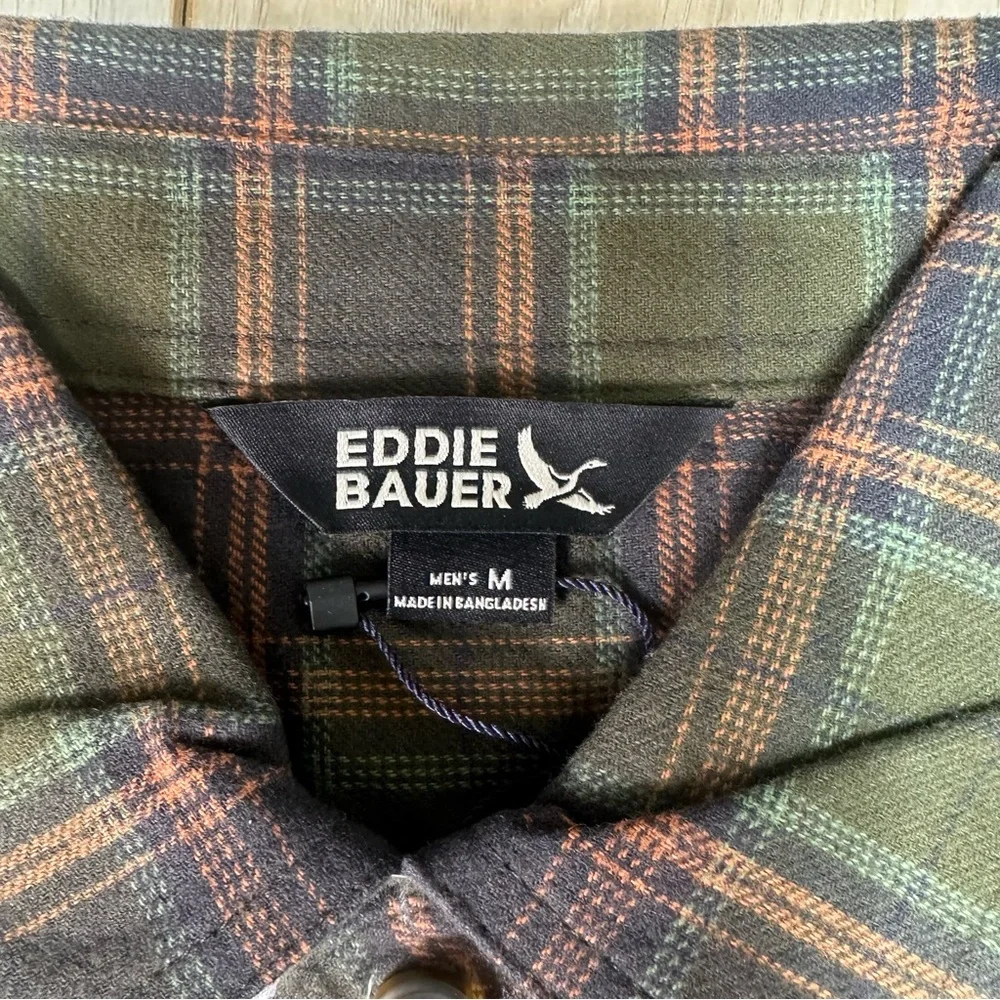 Eddie Bauer Men's Flannel Shirt Size Medium Green New - Picture 5 of 13